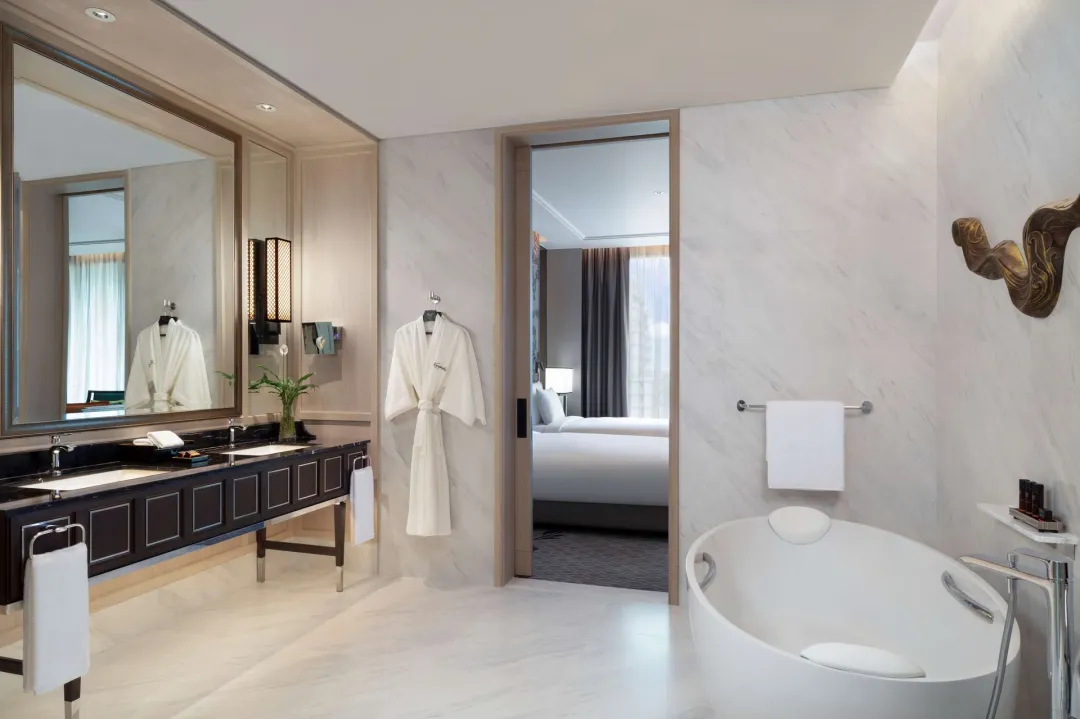 Executive Club Room -Twin Bed Bathroom View