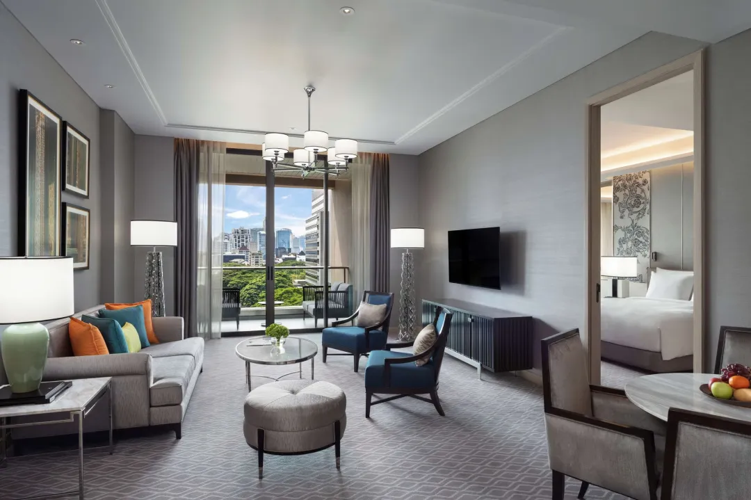 Executive Suite - Living Room
