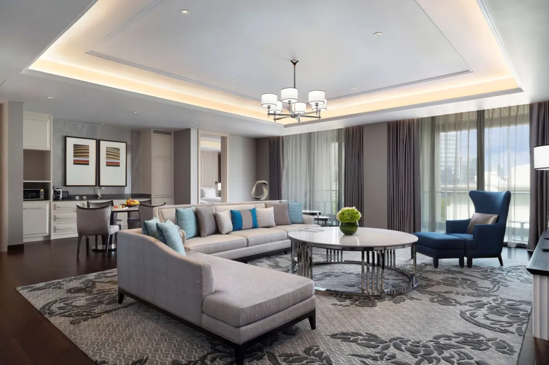 Grand Executive Suite - Living Room