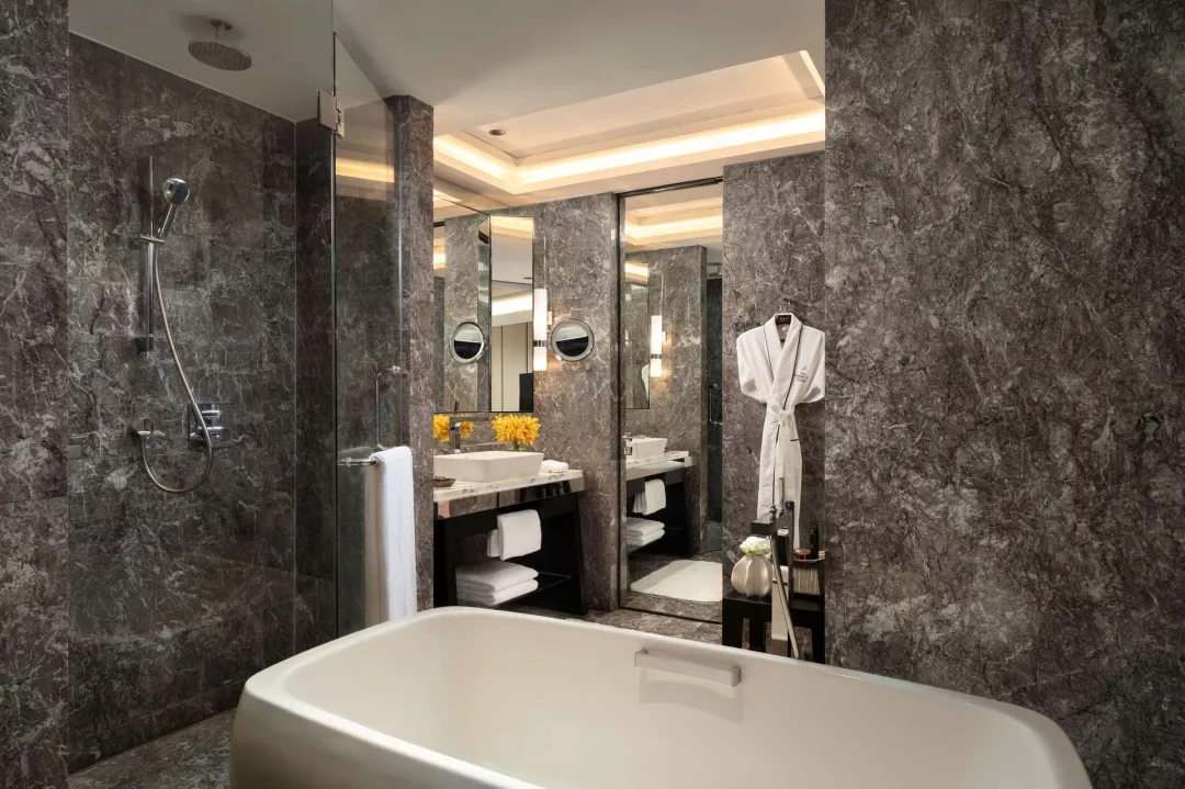 Premier Room - Bathroom