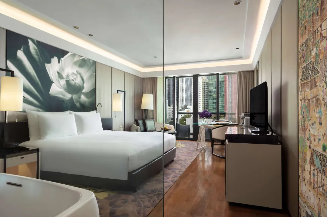 Executive Balcony Room - King Bed
