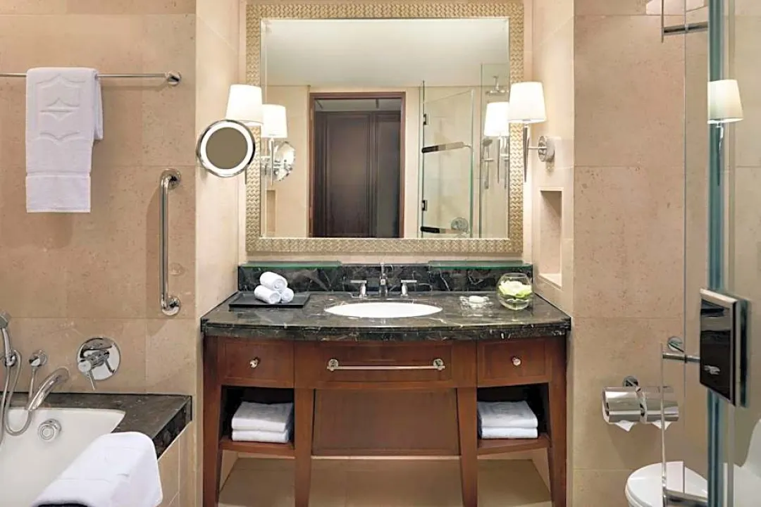 Shangri-La Wing Deluxe River View Room - Bathroom