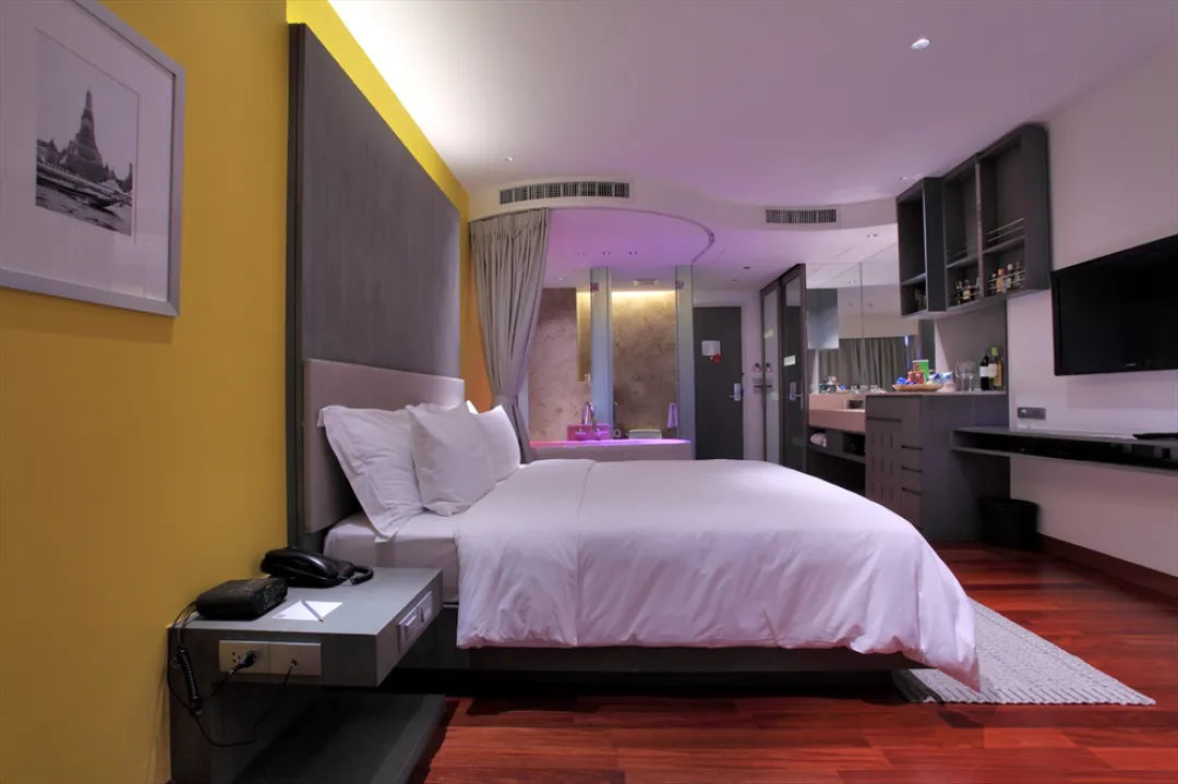 Extra Radiance Room - King Bed