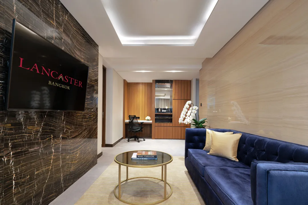 Executive Suite - Living Room