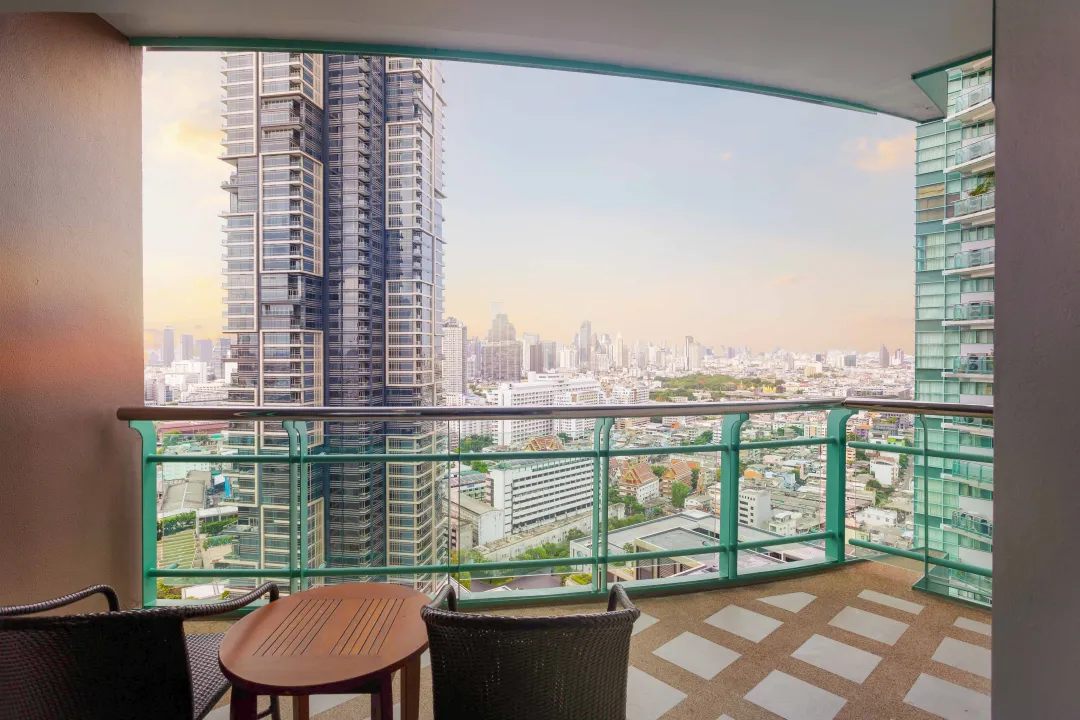 One Bedroom Suite City View - Balcony Lounge