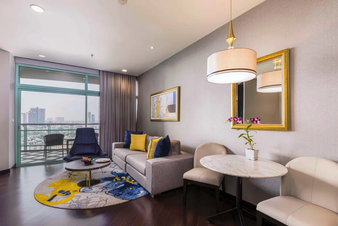 One Bedroom Suite City View - Seating Aeria with Balcony View