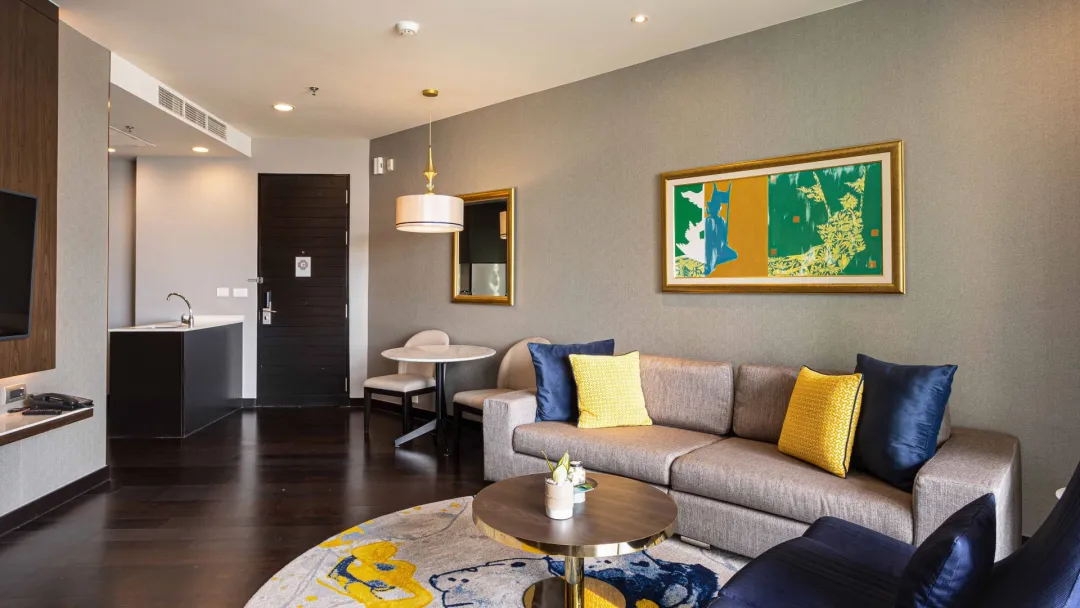 One Bedroom Suite City View - Seating Aeria