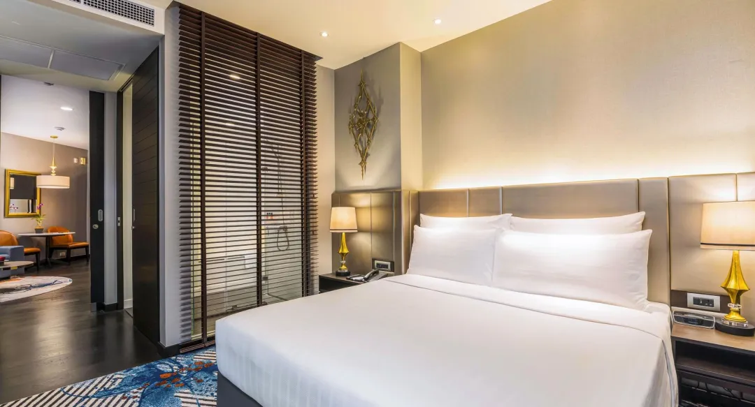One Bedroom Suite River View - King Bed