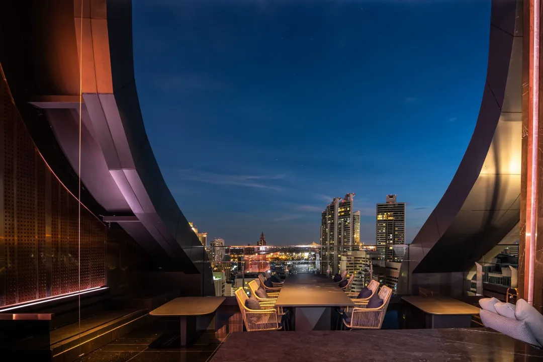 Carlton Hotel Bangkok Sukhumvit -Roof Top Bar