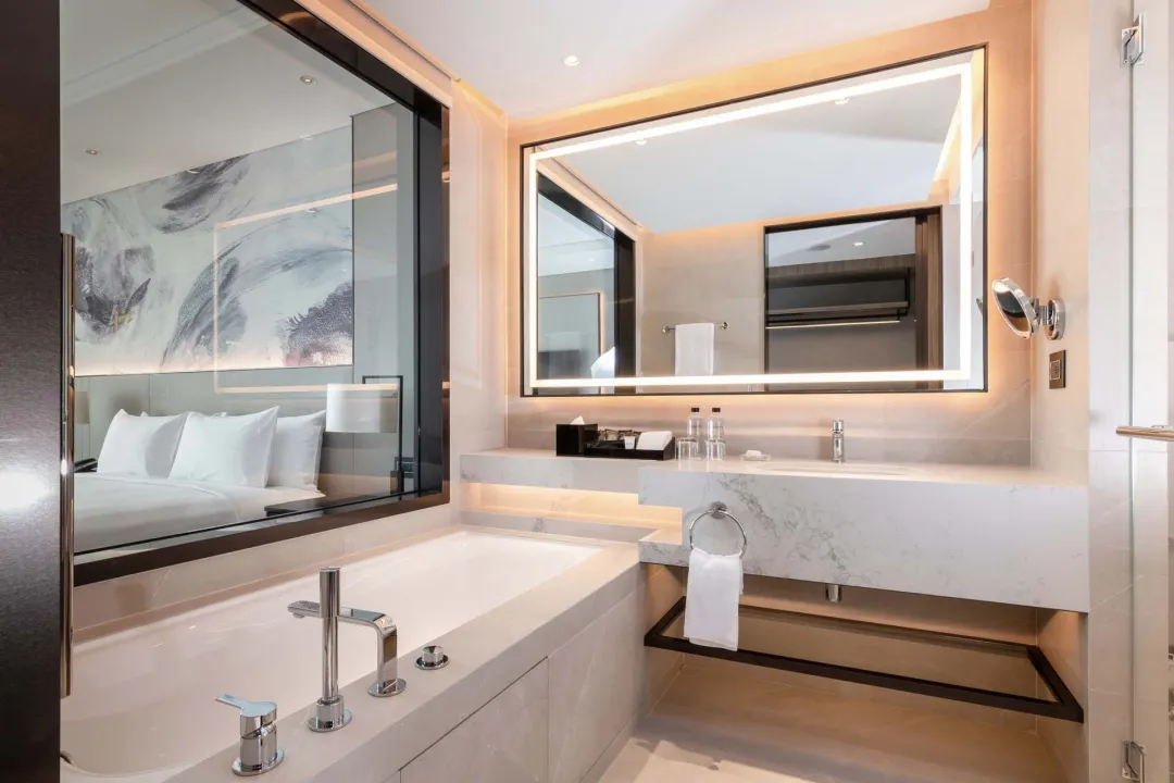 Deluxe Room - Bathroom