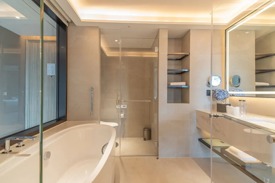 Executive Suite - Bathroom