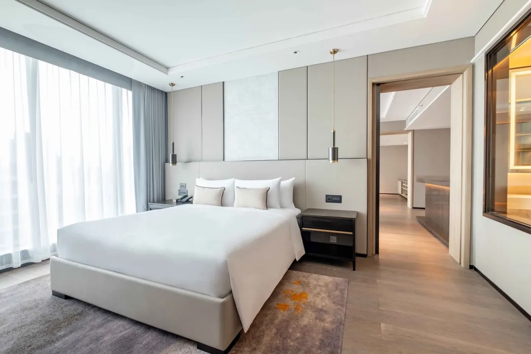 One Bedroom Entertainment Suite - King Bed