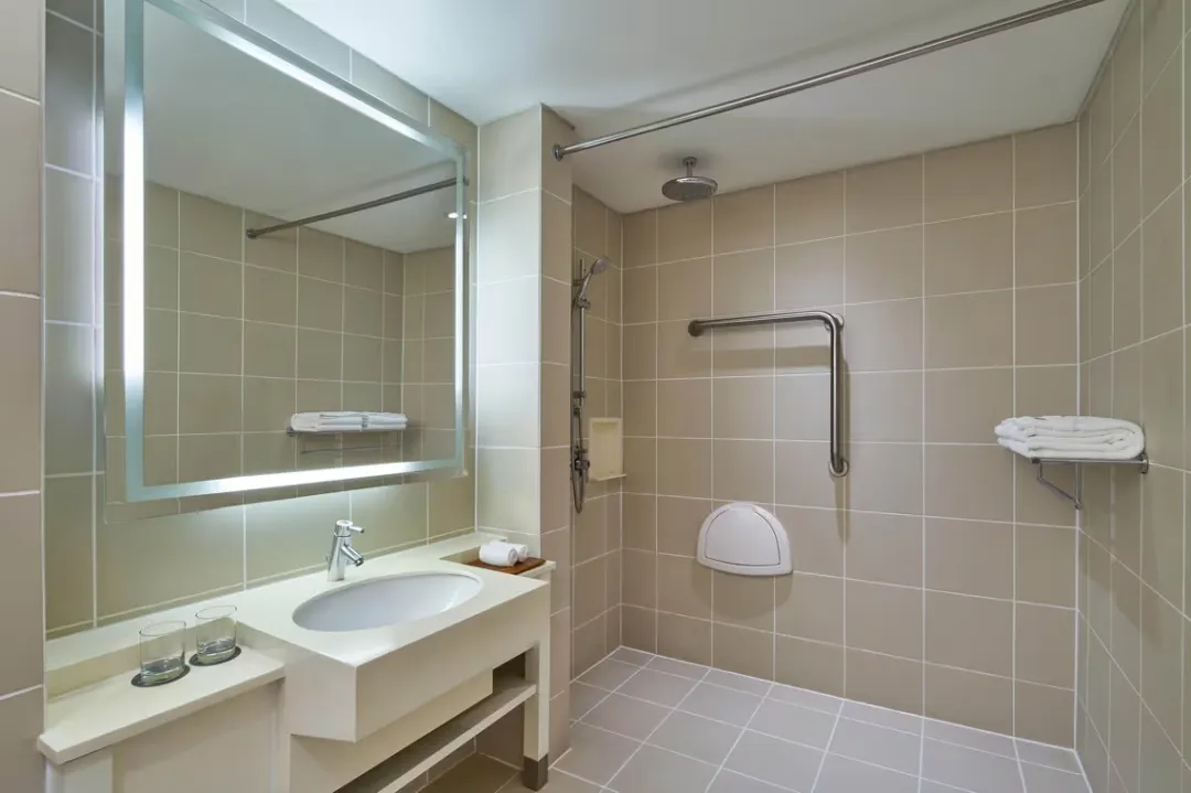 2 Twin Beds Partial Ocean View Room - Bathroom