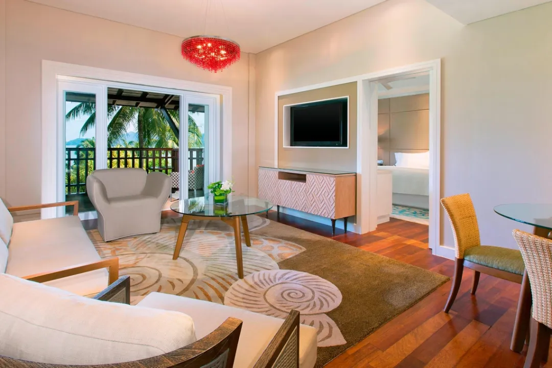 Partial Ocean View Suite -Living Room