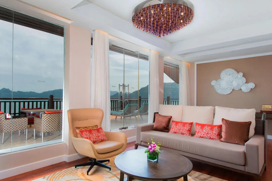 Ocean View Suite - Living Room 