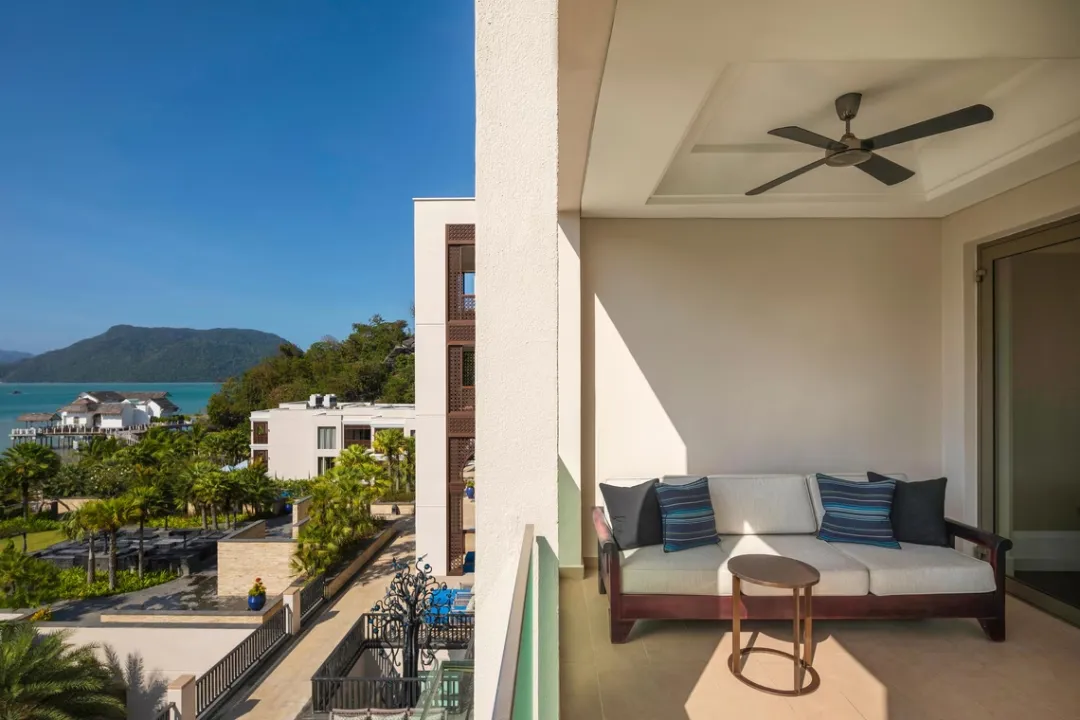 Andaman Sea View Room - Balcony Lounge with Sea View