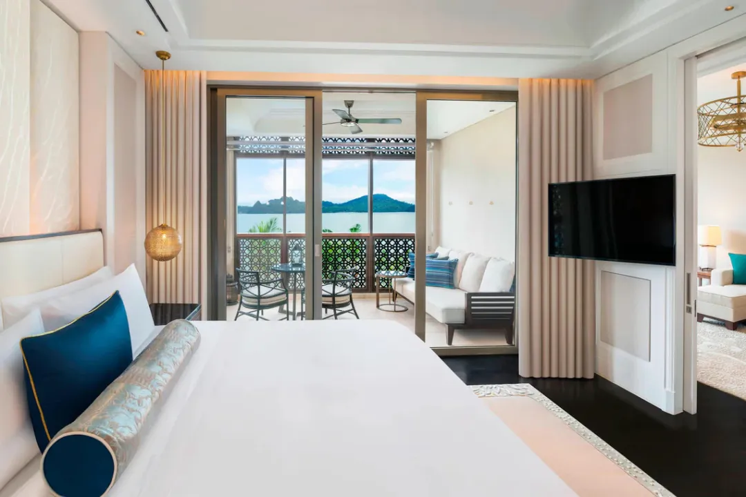 St. Regis Suite Partial Sea View - King Bed