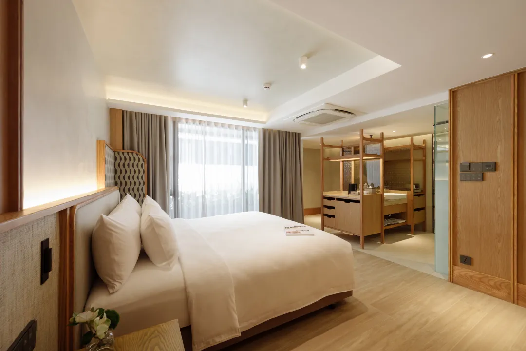 Ad Lib Bangkok - Deluxe Room - King Bed
