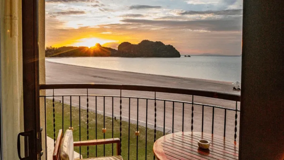 Cahaya Seaview Suite -Balcony Lounge