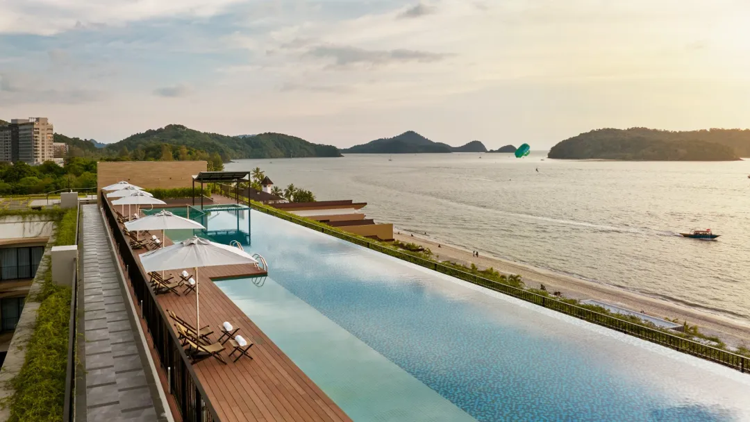 PARKROYAL Langkawi Resort - Infinity Pool