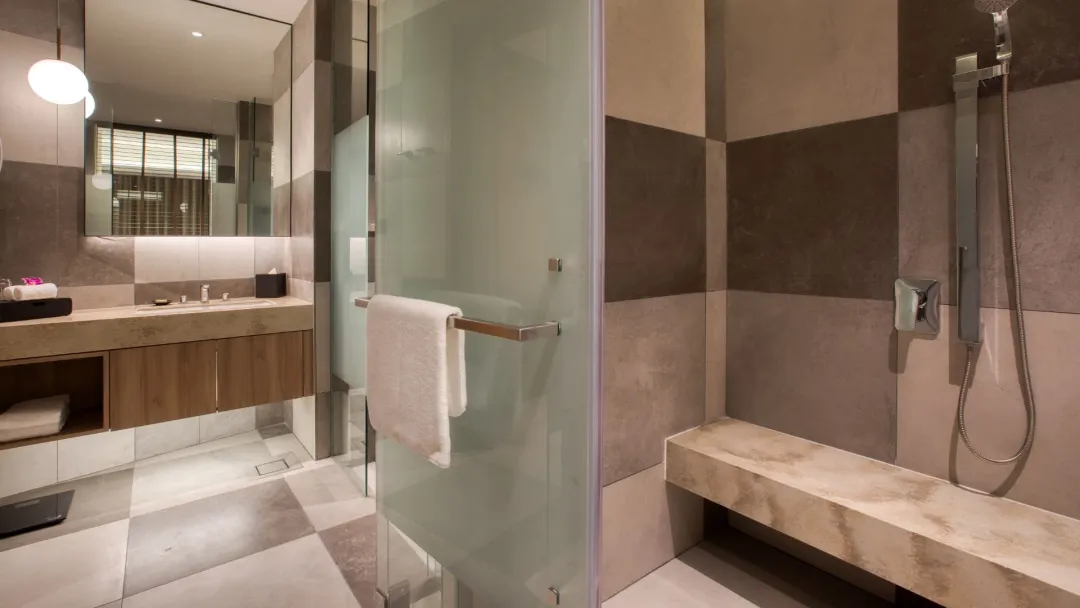 Deluxe Room - Bathroom