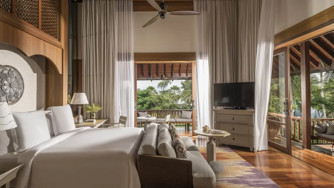 Garden View Upper Floor - Bedroom with View