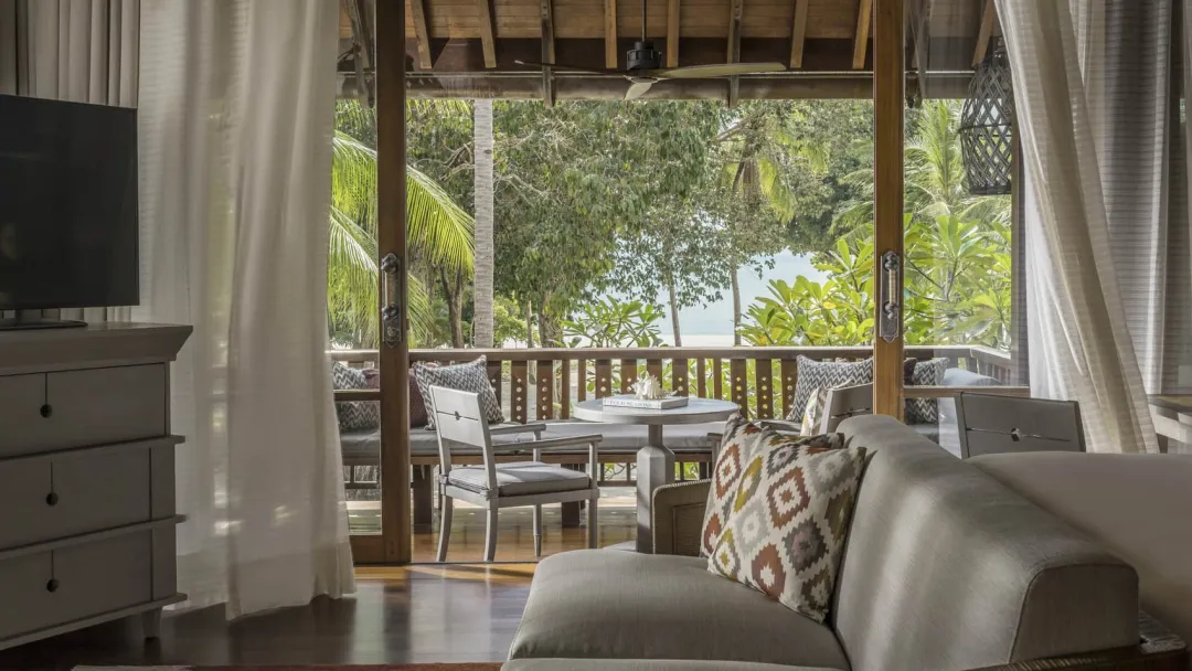 Partial Sea View Upper Floor - Bedroom with View