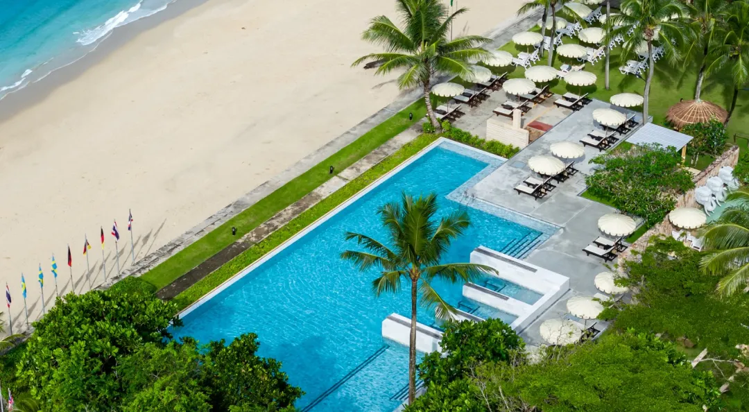 Apsara-Beachfront-Resort-and-Villas-Infinity-Pool