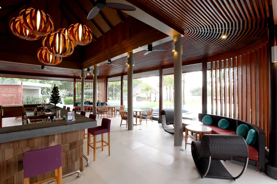 Apsara-Beachfront-Resort-and-Villas-Bar