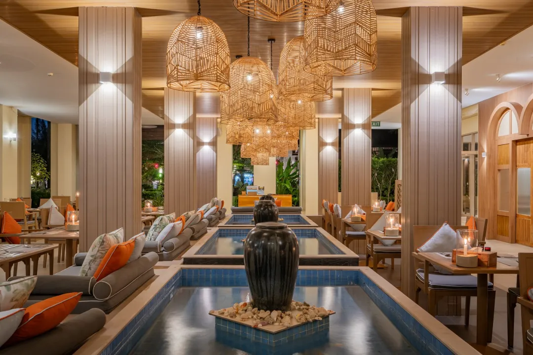 Apsara-Beachfront-Resort-and-Villas-Kinnaree-Restaurant