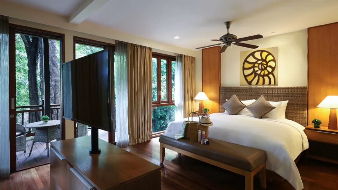 Rainforest Studio - King Bed