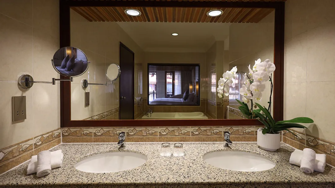 Premier Chalet on Water - Bathroom