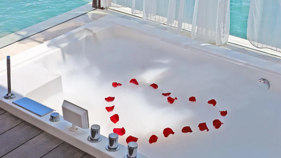 Premier Suite on Water - Jacuzzi Close Up