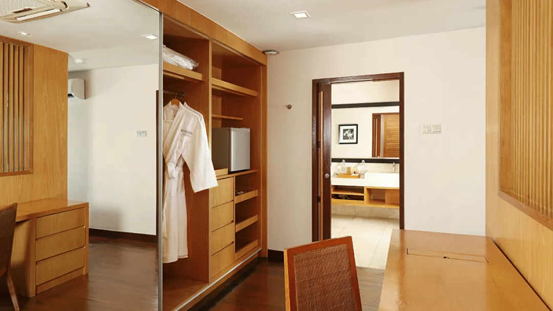 Premier Suite on Water - Wardrobe