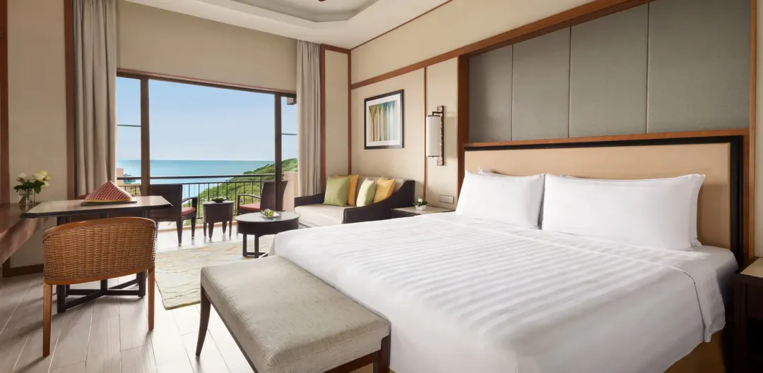 Deluxe Sea View - King Bed