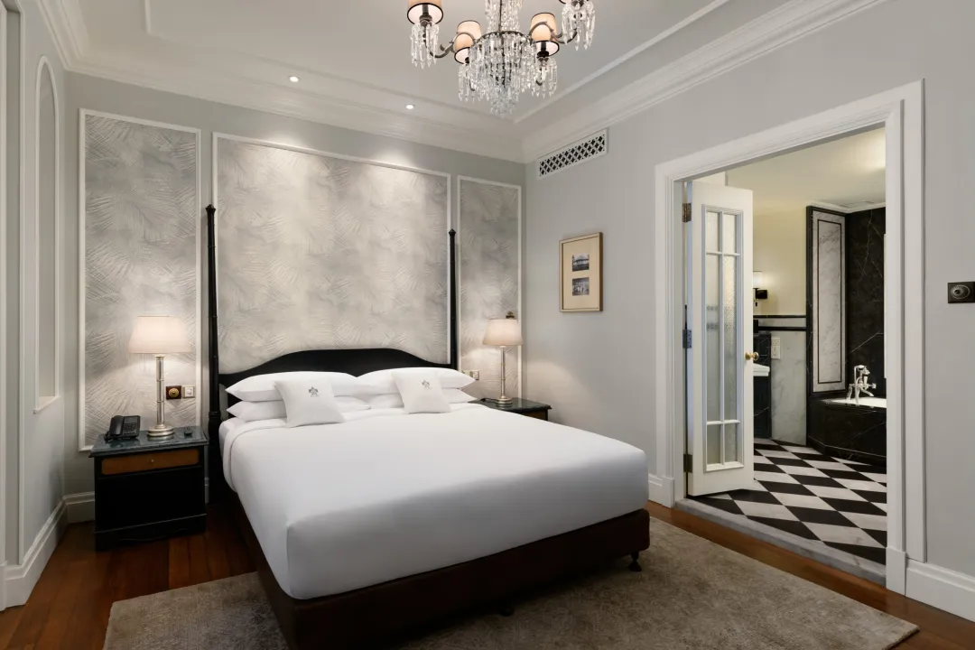 Deluxe Suite - King Bed