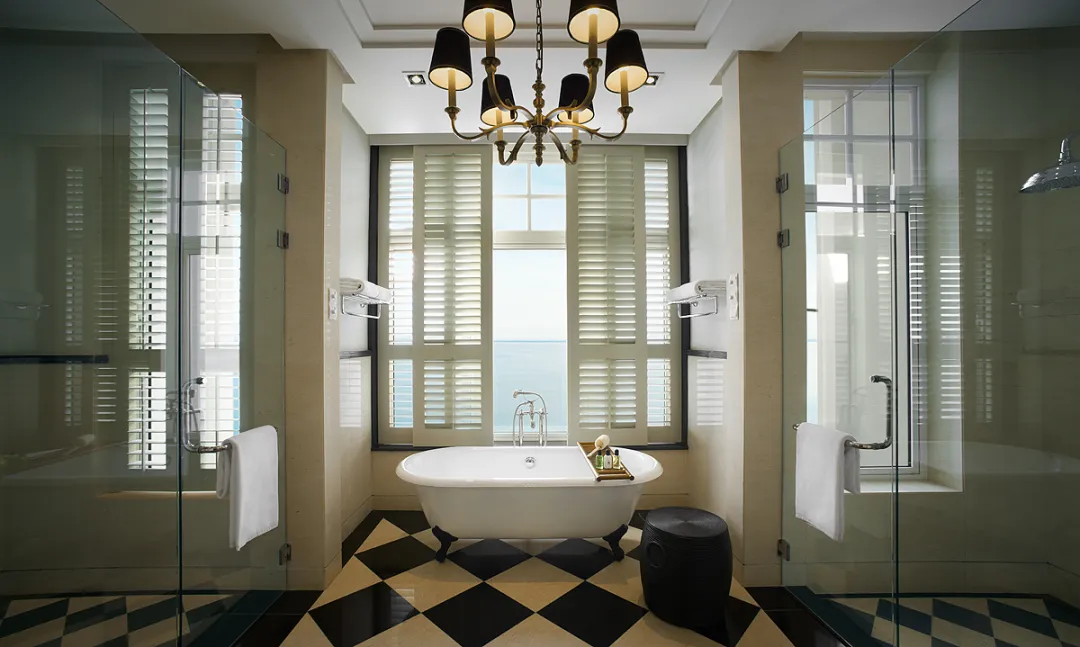 Corner Suite - Bathroom