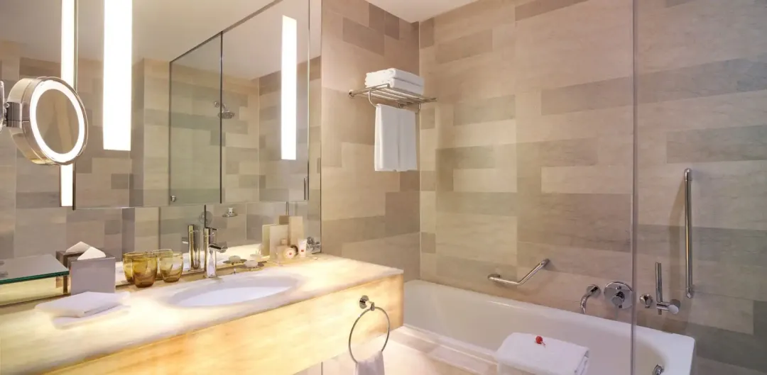 Deluxe Room - Bathroom