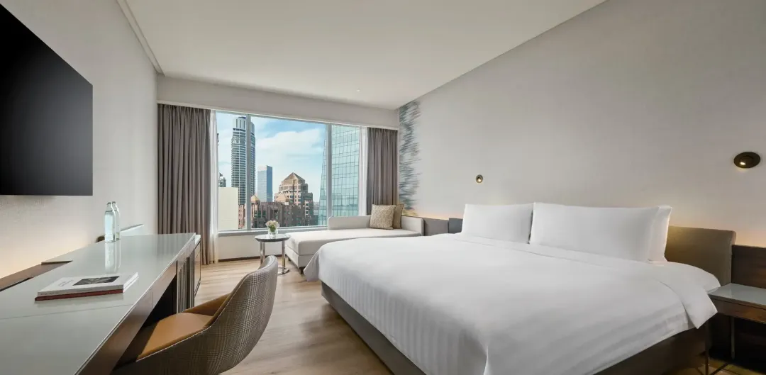 Deluxe Room - King Bed