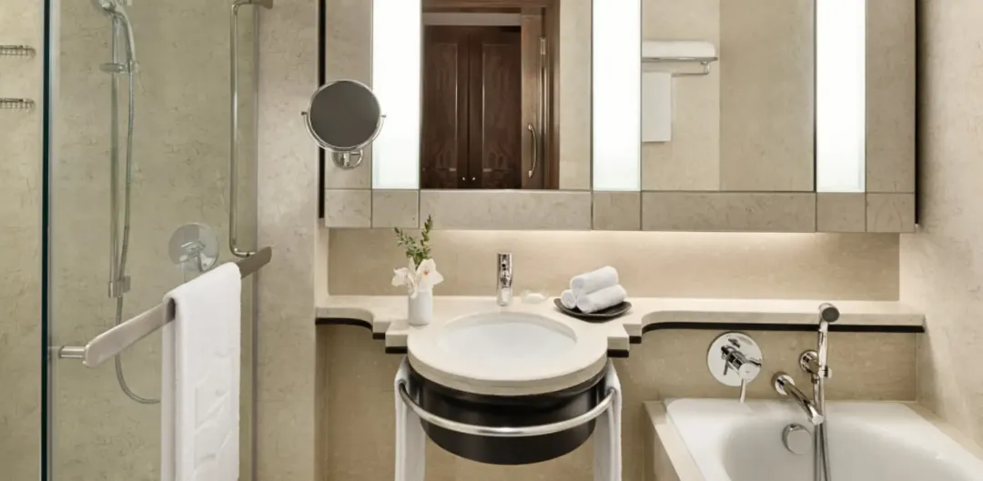 Two Executive Rooms Connecting - Bathroom
