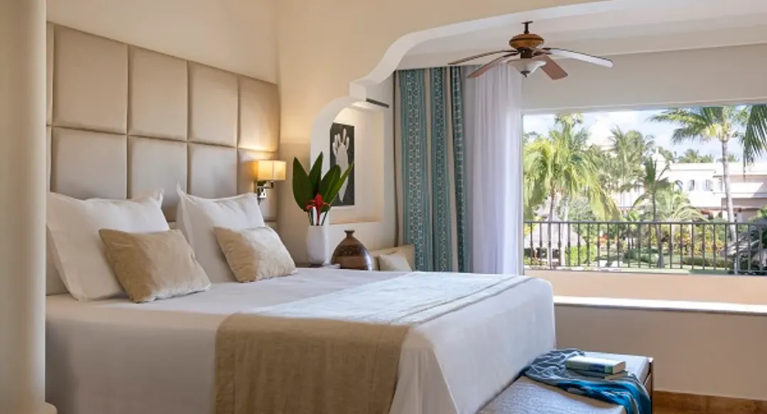 Junior Suite Spa or Pool View - Bedroom