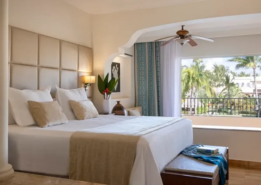 Excellence Club Junior Suite Pool View -Bedroom