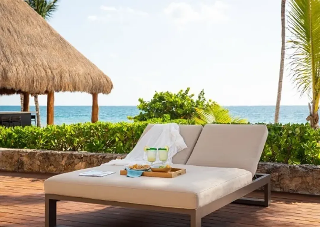 Excellence Club Junior Suite Pool View -Club Lounge