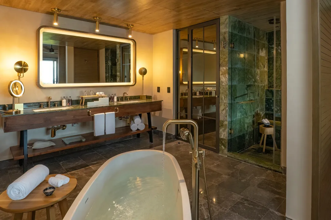 Inspira Junior Suite Swim Out - Bathroom