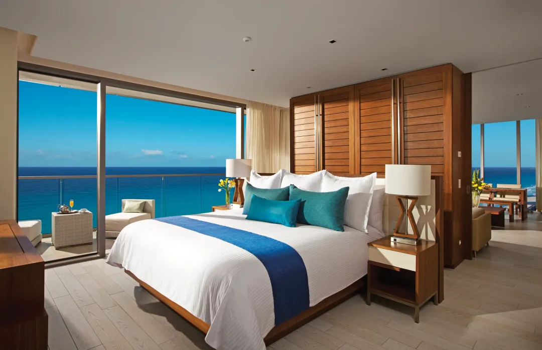 Master Suite Oceanfront - Bedroom