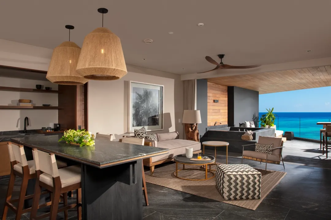 Master Suite Ocean View - Dining Aeria