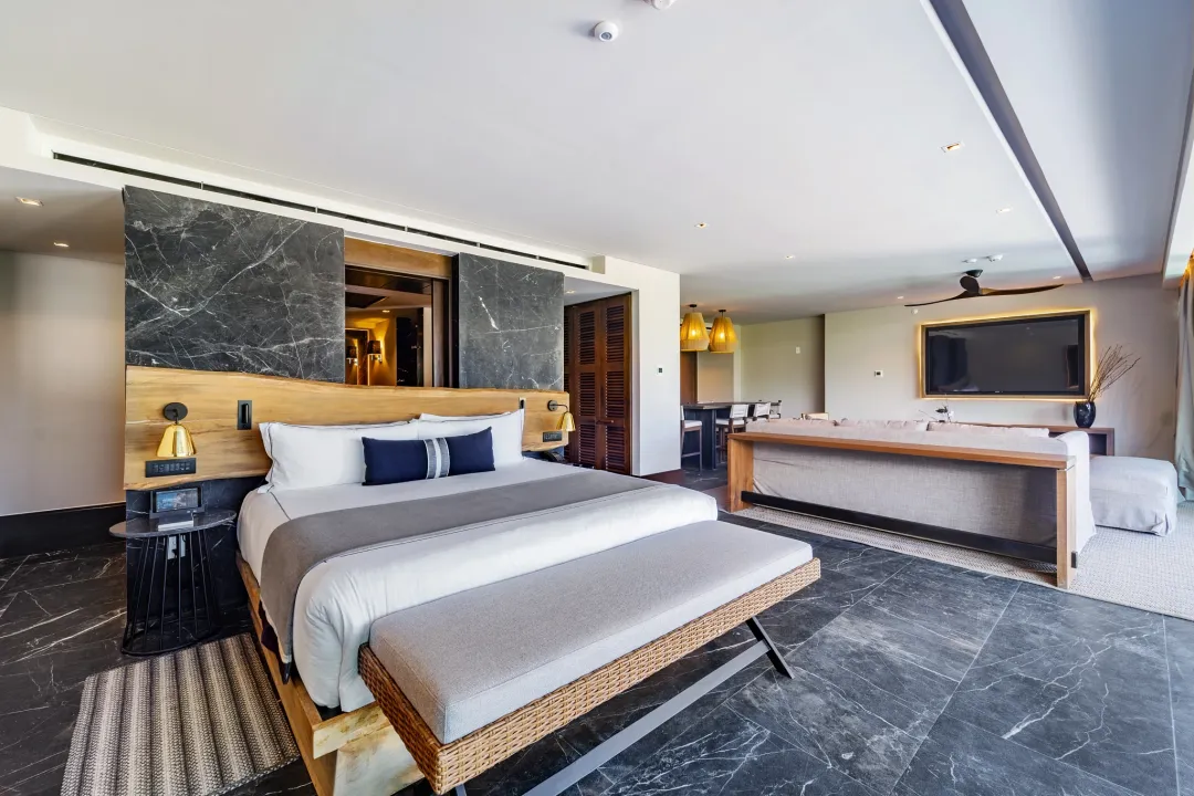 Master Suite Swimout Tropical View -Bedroom