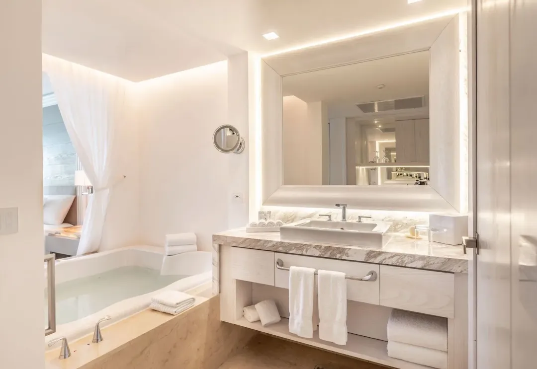 Royale Deluxe Ocean View - Bathroom