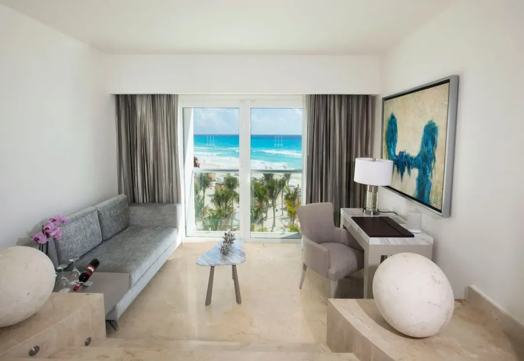 Royale Junior Suite - Living Room