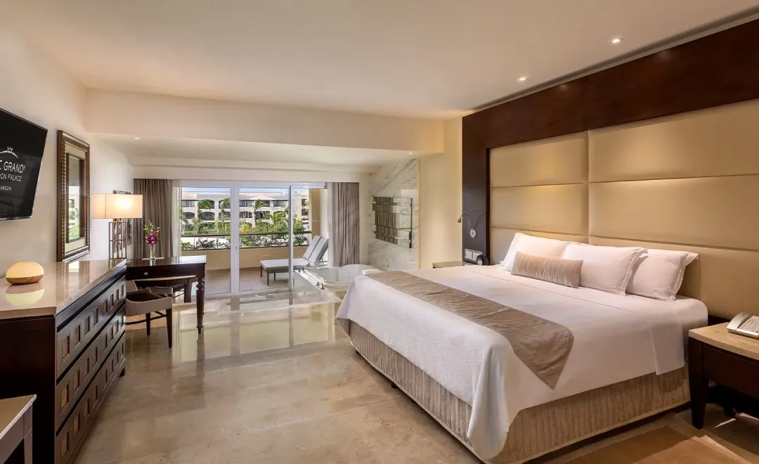 Grand Deluxe Garden View - King Bed